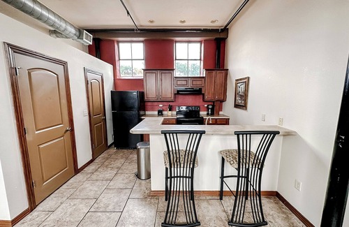 Springfield Apartment | Sleepover: Pristine 2BD/1BA Condo - Downtown Springfield