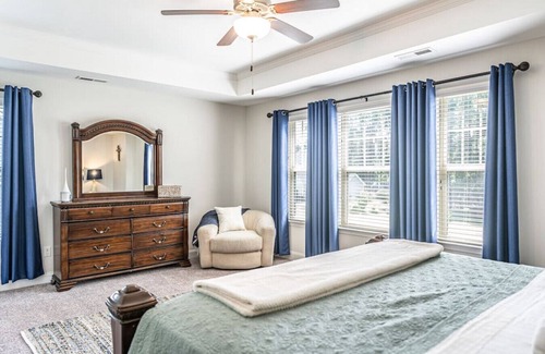 Carthage House | Sleeps 10! Carthage