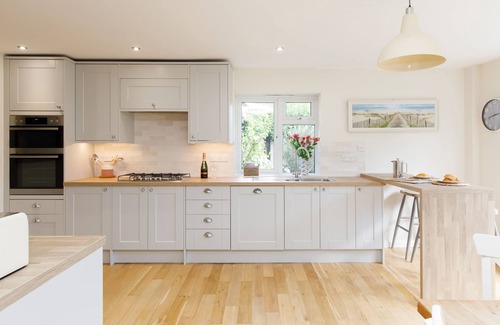 Chichester House | Sleeps 10 plus, parking, wood burner, enclosed garden, WiFi, harbour village.