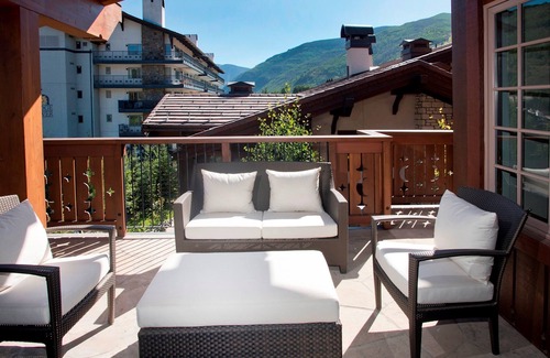 Vail Ski Chalet | Sleeps 12! Ski-In/Ski-Out Chalet + Views