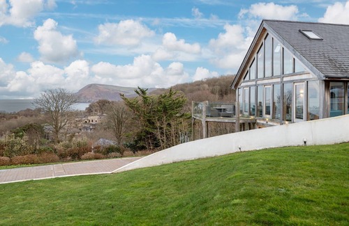 Watermouth House | Sleeps 12, swimming pool, sea views, games rooms