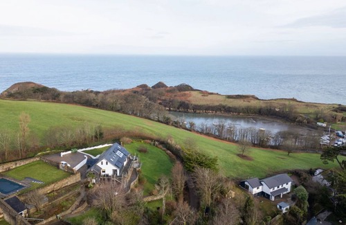 Watermouth House | Sleeps 12, swimming pool, sea views, games rooms