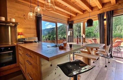 Le Serre Barbin Apartment | Sleeps 14. Charming and prestigious apartment in Serre Chevalier