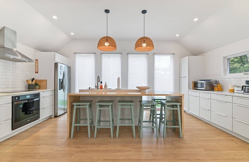Henryville House | Sleeps 14! Game Room, Hot Tub, Firepit, Near Camelback & Great Wolf Lodge