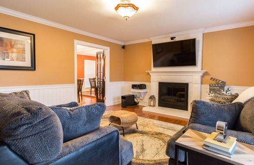Charlotte House | Sleeps 15, Entire Home, Deep Discounts for Longer Stays