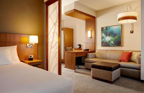 Interchange Square Hotel | Sleeps 16! Four Comfy Units Near Attractions, Pool, Free Parking