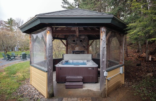 Waterville Valley House | Sleeps 16+Hottub+Sauna+Pet Friendly+7 Min to Skiing