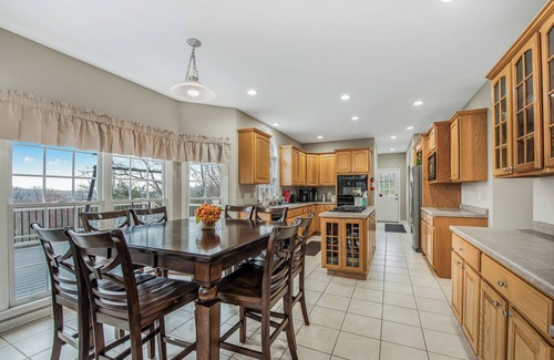 Hendersonville House | Sleeps 16+! VIEWS forever, Large Executive Home, Fast Wi-Fi, Hot Tub & Fire Pit