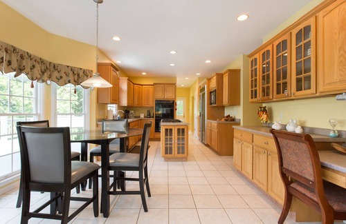 Hendersonville House | Sleeps 16+! VIEWS forever, Large Executive Home, Fast Wi-Fi, Hot Tub & Fire Pit