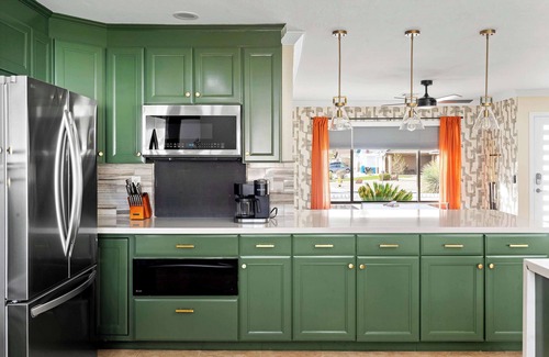 Deer Valley House | Sleeps 18 I Pickleball Court, Hot Tub, Playground