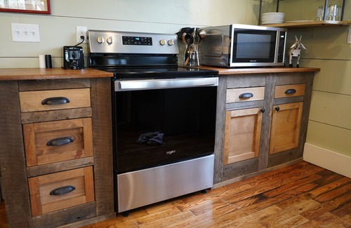 Chickamauga House | sleeps 19-23 20 minutes from Chattanooga and Cloudland Canyon Park