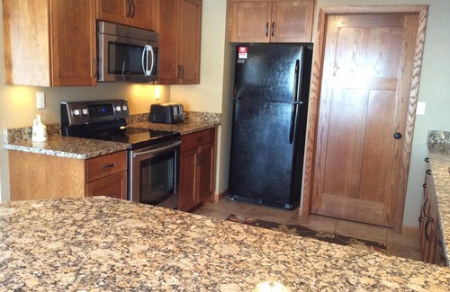 Wind Lake House | Sleeps 20, 3 Kings, great fishing. Weekly only from mid-June till late Aug.n