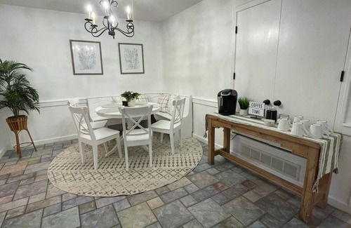 Amarillo House | Sleeps 20 | 6 BR | Duplex near PD Canyon Dinning