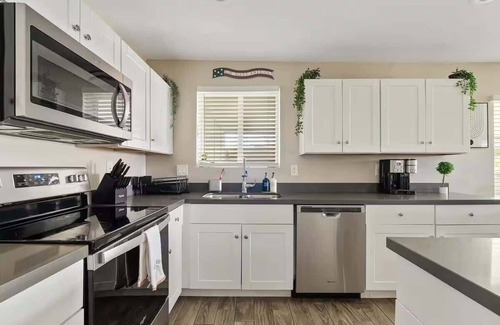 Camelback East House | Sleeps 20 Plus | Pool & Putting Green in Paradise