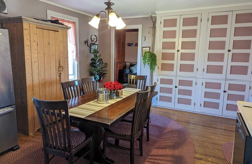 Cooperstown House | Sleeps 20! Spacious! spotless! Just 1 minute to CDP, Near restaurants and shops!