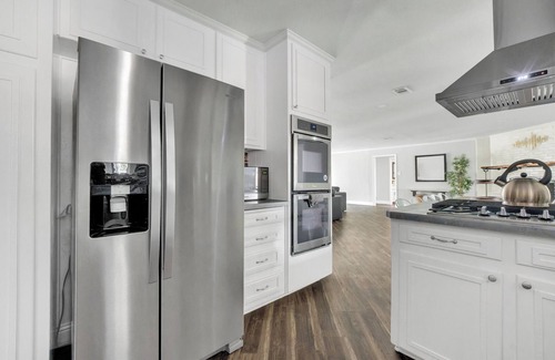 North Richland Hills House | Sleeps 20 w Heated Pool & HotTub by Stockyards DFW