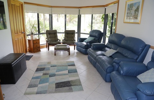 Bremer House | Sleeps 22 guests, two fully-equipped wings. a traditional , comfortable vibe