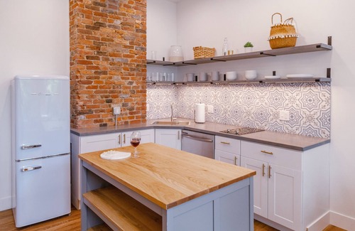 Walnut Hills House | (Sleeps 22) Renovated House 5 Minutes to Downtown