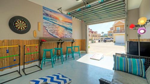 Port Aransas House | Sleeps 23 2 Beachside Homes Resort Pool Walk to the Beach Balcony Yard