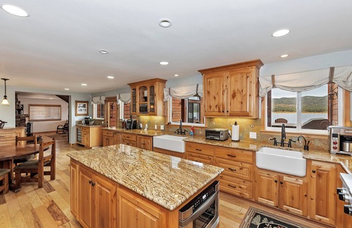 Big Bear Lake House | Sleeps 23 | 2 Lakefront Homes, Private Dock+Beach, Hot Tub, Fire Pit, Deck Views