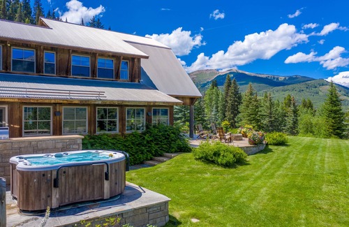 Crested Butte House | Sleeps 23, 8 BR w/full bath, majestic views on 35 acres, walk to town
