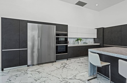 Indio Villa | Sleeps 23 | Pool, Hot Tub, & Putting Green | Minutes to Golf | Bravo Villa #7