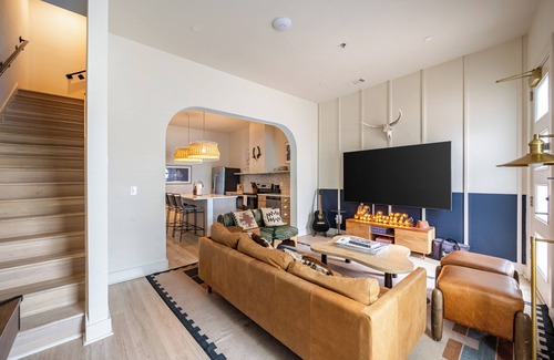 Five Points House | Sleeps 24, 2 Units | Mins to Downtown | Outrider by AvantStay