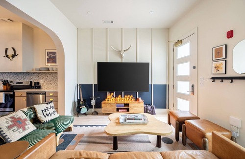 Five Points House | Sleeps 24, 2 Units | Mins to Downtown | Outrider by AvantStay