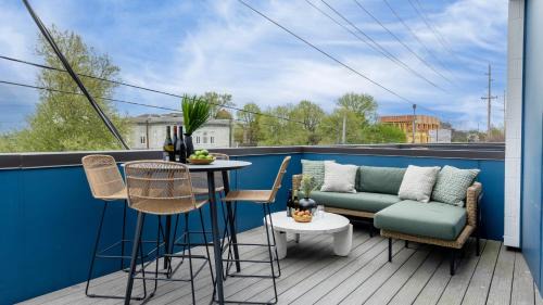 Five Points House | Sleeps 24 Rooftop Game Room Outdoor Spaces Just 10 Min to Broadway Outrider by AvantStay