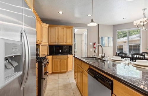 Millcreek House | Sleeps 25 A+Location*Pets *Theater *Hot tub *Games