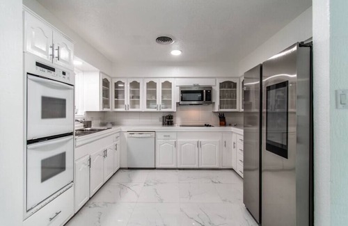 Bay Area House | Sleeps 28 - Ocean View - Pearl on Ocean Dr, Combined Estate