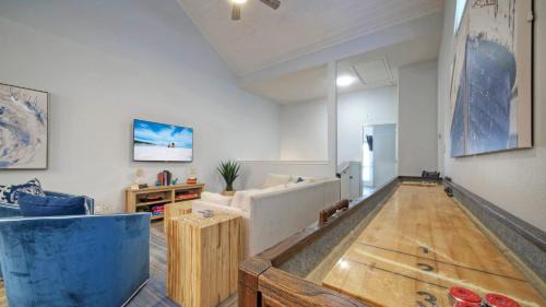 Port Aransas House | Sleeps 29 3 Homes Beachside Resort Pool Walk to the Beach