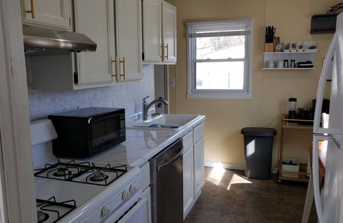 Kokomo House | Sleeps 3 pet friendly fenced yard garage