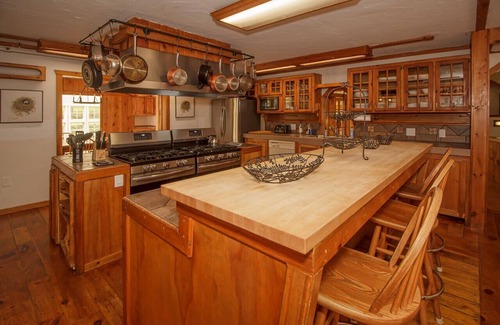 West Dover House | SLEEPS 32+ Indoor-pool, spa, sauna, fire pit & more! At the foot of MOUNT SNOW!