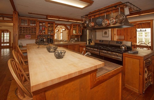 West Dover House | SLEEPS 32+ Indoor-pool, spa, sauna, fire pit & more! At the foot of MOUNT SNOW!