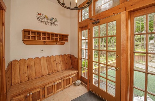 West Dover House | SLEEPS 32+ Indoor-pool, spa, sauna, fire pit & more! At the foot of MOUNT SNOW!