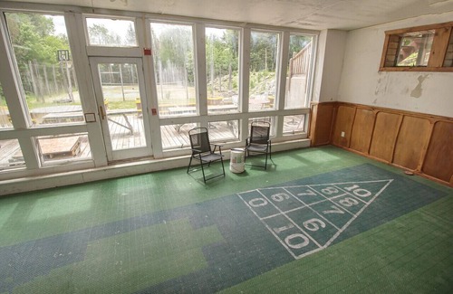 West Dover House | SLEEPS 32+ Indoor-pool, spa, sauna, fire pit & more! At the foot of MOUNT SNOW!