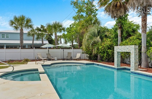 Crystal Beach House | Sleeps 36 | 2 Homes, Walk to Beach, Priv Pool + Hot Tub | Tidal Wave & Seacrest