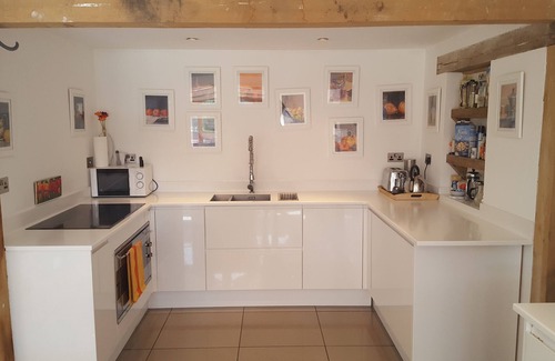 Haslemere House | SLEEPS 4-6 - Contemporary Oak Framed House Rural ANOB Nr Chiddingfold Open Plan
