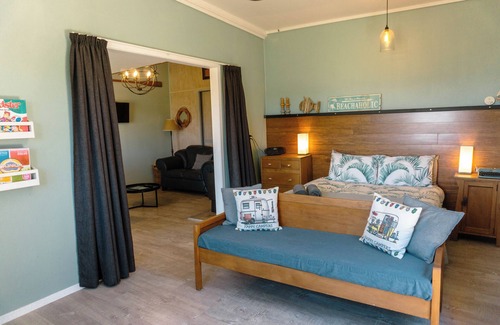Pukehina House | Sleeps 4, Estuary Front in Pukehina Beach, two minutes to beach