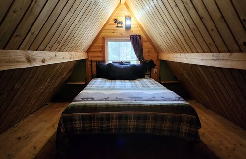 Bear Creek Cottage | Sleeps 4- Private bath