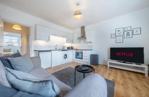 Bishop's Stortford Apartment | Sleeps 4 Relaxing Getaway near Stansted Airport & Bishops Stortford Town Centre