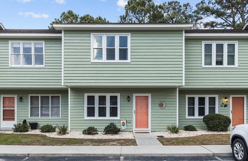 Emerald Isle House | Sleeps 5! 2 BR, 2.5BA Townhome-Walk to Beach & Dining – Your Escape Awaits!