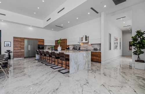 Indio House | Sleeps 54 | 3 Luxury Villas w/Pool + Spa, Pickleball | Bravo by AvantStay