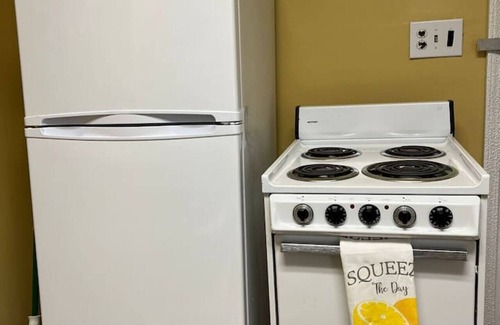 New Castle Condo | Sleeps 6! 2BR Condo w 4 Beds in New Castle + WIFI!