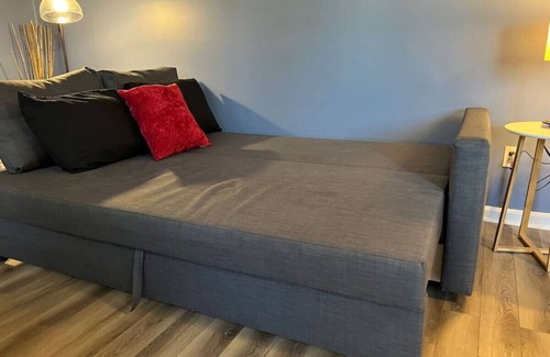 New Castle Condo | Sleeps 6! 2BR Condo w 4 Beds in New Castle + WIFI!