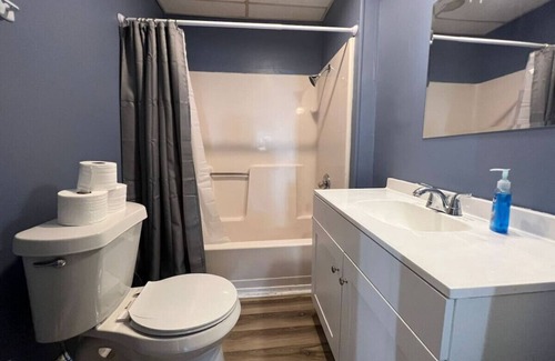 New Castle Condo | Sleeps 6! 2BR Condo w 4 Beds in New Castle + WIFI!