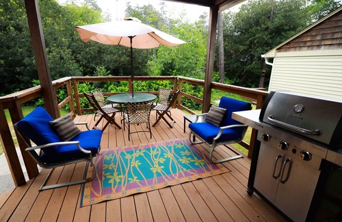 Manzanita House | Sleeps 6 adults 4 kids. One Block to the beach! Beautiful family getaway!
