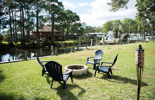 Alligator Point House | Sleeps 6 and prime fishing