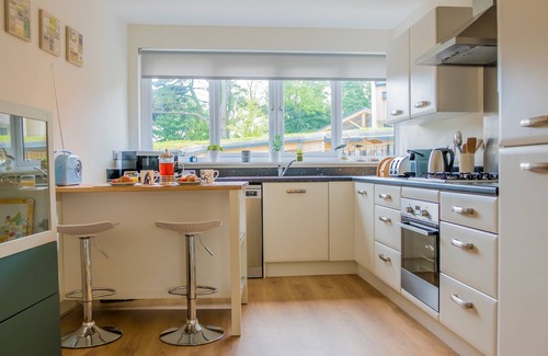 Truro House | Sleeps 6 in 3 Bedrooms, riverside walk into Truro & easy drive to beaches.